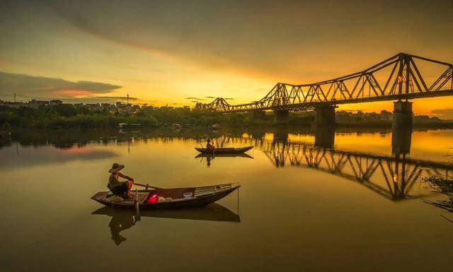 A complete guide to exploring Long Bien Bridge
