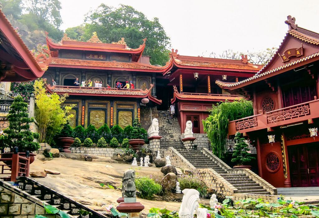 Religion in Vietnam: Beliefs, Temples and Visitor Etiquette