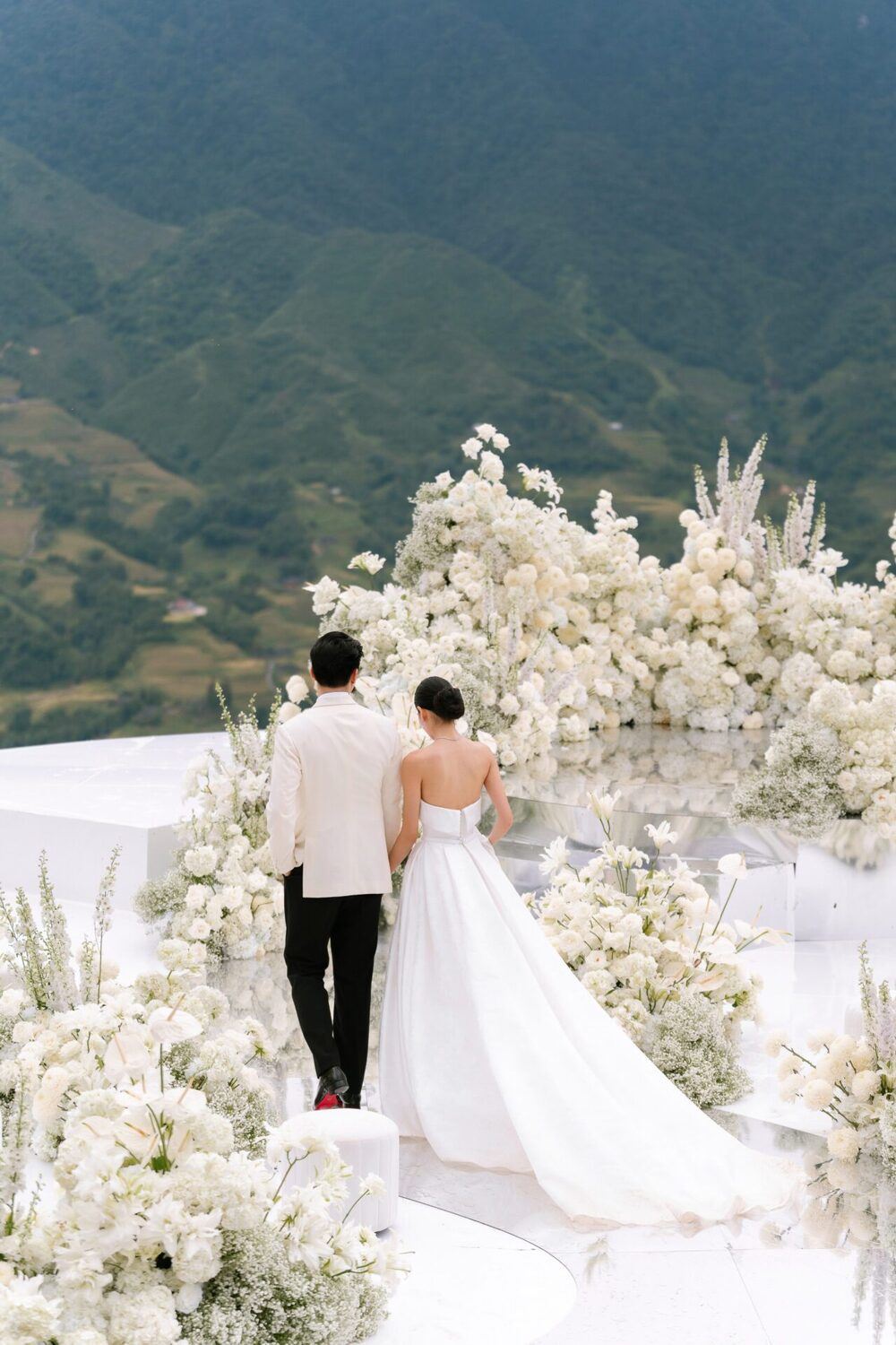 Vietnamese Wedding Traditions: Ceremonies and Etiquette