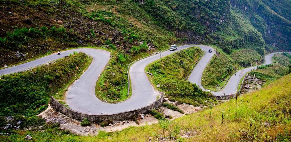 Hanoi to Ha Giang: Bus, Limousine, Car & Border Permit