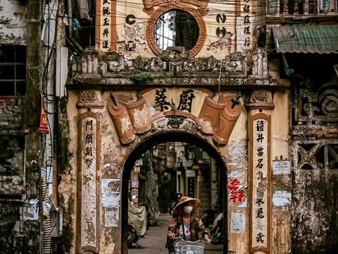 Day 1: Arrive in Hanoi and a first evening in the Old Quarter