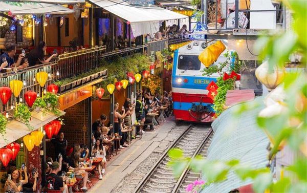 Hanoi Halong Bay Tour: 3 Days of Coffee, Caves and Street Food