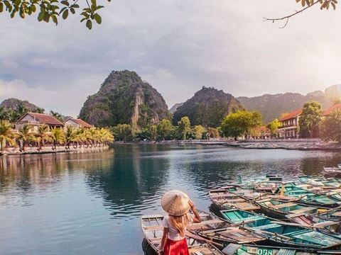 Day 7: Ninh Binh by bicycle and boat: Hoa Lu, Tam Coc or Trang An, and the Mua Cave steps