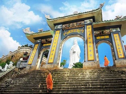 Day 3: Fly to Da Nang: the Marble Mountains, Am Phu Cave and sunset on Son Tra
