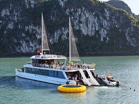 Cat Ba and Lan Ha Bay Cycling Tour: 2 Days from Hanoi