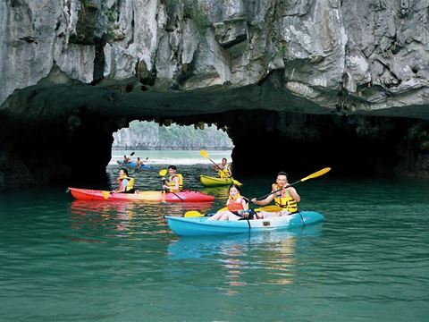 Day 4: Hanoi to Ha Long Bay and a night on board Le Journey Cruise