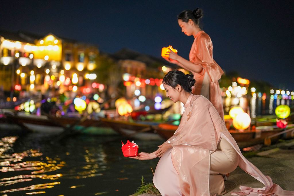 Essential Vietnam Tour 10 Days: Hanoi, Ha Long, Hoi An, Saigon