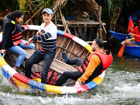 Day 5: Hoi An countryside: market, basket boat and cooking class