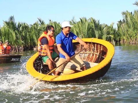 Day 5: Market shopping and basket boats at Cam Thanh, seven Hoi An dishes in the kitchen, then the Marble Mountains and the Lady Buddha at sunset