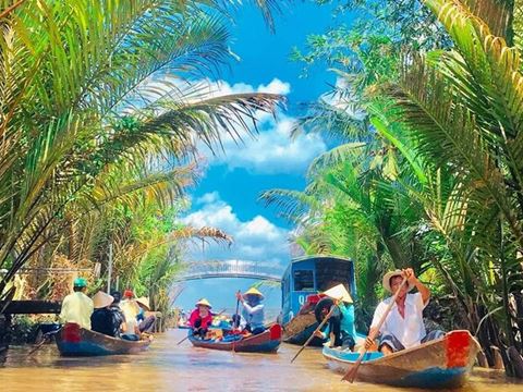 Day 3: Mekong Delta day: a boat past the four islands, a rowed sampan on Thoi Son, a bee farm and the coconut candy kitchens