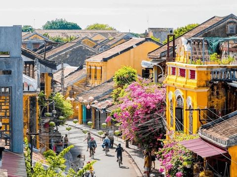 Day 8: Travel on to Da Nang and settle into Hoi An’s old town