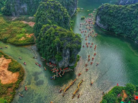 Day 2: Ninh Binh day trip: the Hoa Lu temples and a rowboat through the Trang An caves
