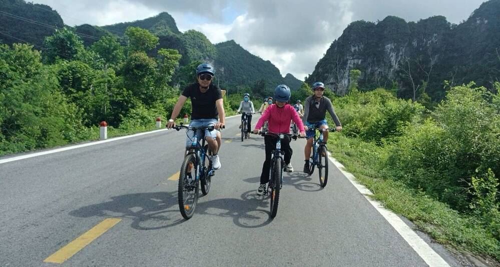 Cat Ba and Lan Ha Bay Cycling Tour: 2 Days from Hanoi