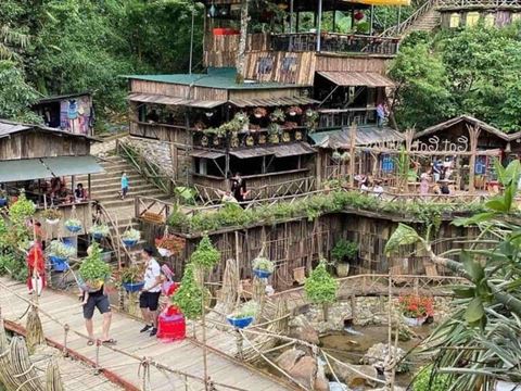 Day 2: Drive to Sapa and walk down to Cat Cat village