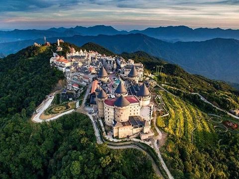 Day 4: Up to Ba Na Hills: the Golden Bridge, the flower garden and the French village