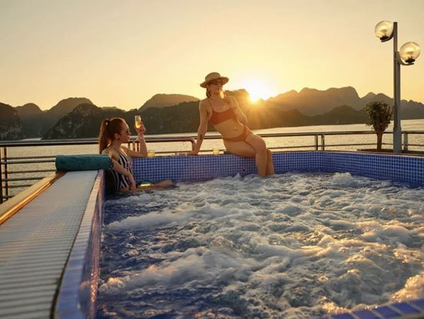 Ha Long Bay Day Trip from Hanoi: Sea Lion Cruise, Kayak & Sunset