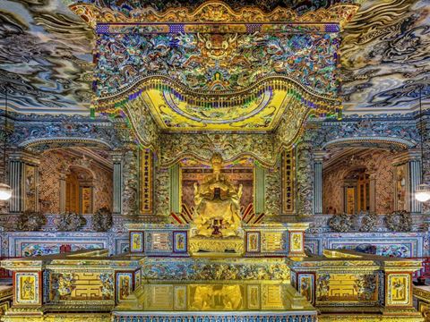 Day 9: Hue by dragon boat and car: the Citadel, Thien Mu Pagoda and two royal tombs