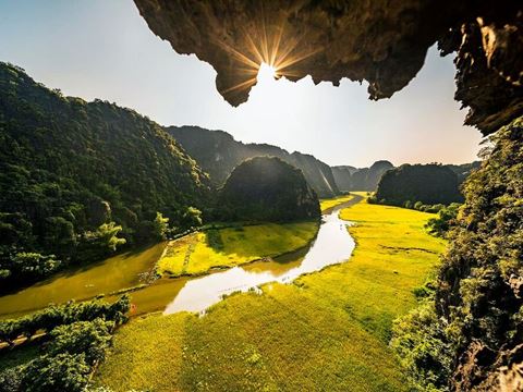 Day 3: Ninh Binh day trip: the temples at Hoa Lu, a sampan through Tam Coc and a village bicycle ride