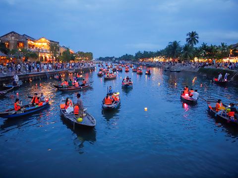 Day 12: Hoi An old town on foot: the Japanese Bridge, Tan Ky House and a lantern workshop