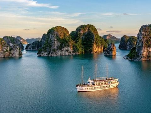 Day 4: Hanoi to Ha Long Bay for a night on a traditional junk