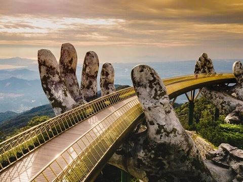 Day 4: Up to Ba Na Hills: the Golden Bridge, the flower garden and the French village