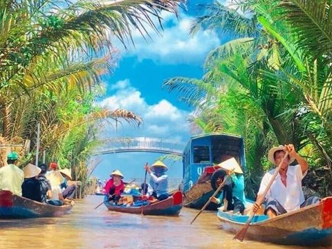 Day 5: Mekong Delta: Vinh Trang Pagoda, the four islands by boat and a sampan on Thoi Son canal