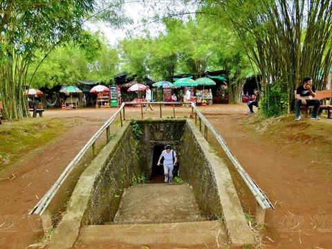 Day 7: Across the old DMZ: Cua Tung Beach and the Vinh Moc tunnels, then on to Hue