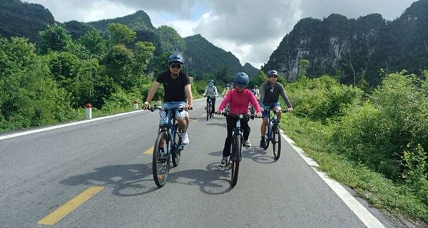 Cat Ba Island Day Tour by Bike: Lan Ha Bay Coast & Hien Hao Village