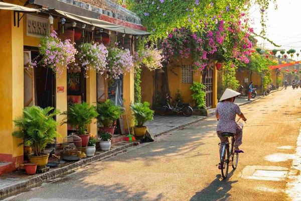 Vietnam Tour 9 Days: Hanoi, Hue, Hai Van Pass, Hoi An and Saigon
