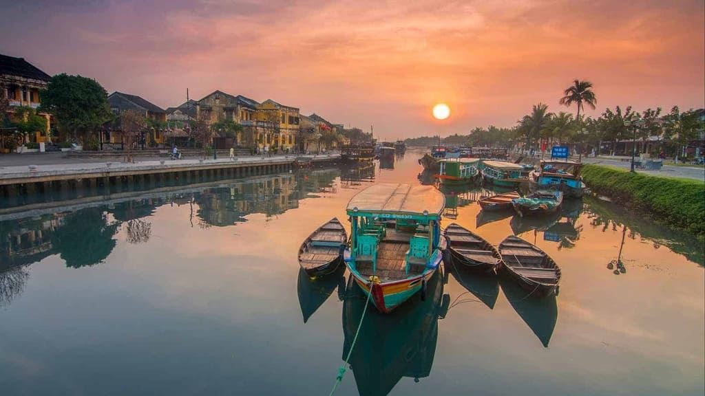 Vietnam 11 Day Tour: Hanoi to Saigon via Ha Long Bay and Hoi An
