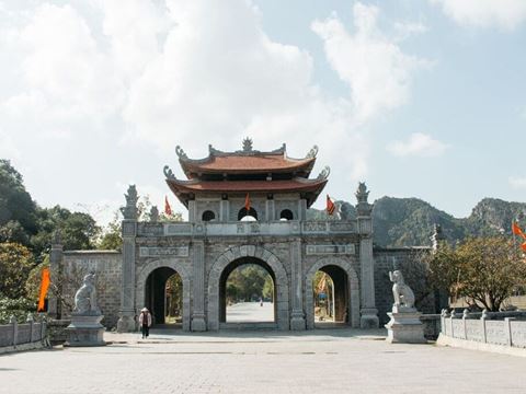Day 3: Ninh Binh: Hoa Lu, a rowed sampan at Tam Coc and a bike ride through the villages