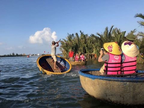Day 4: Hoi An by bicycle: the countryside, basket boats at Cam Thanh and fishing with the villagers