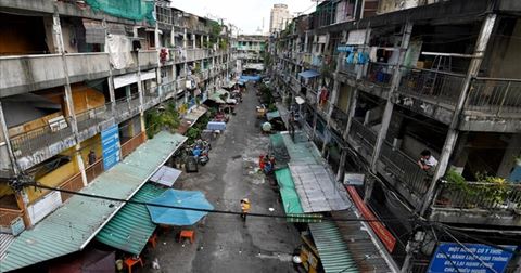 Saigon backstreets by scooter: Nguyen Thien Thuat, che at Ban Co Market, Districts 10 and 5 and the medicine streets of Chinatown