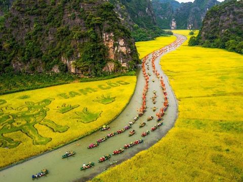Day 3: Ninh Binh: Hoa Lu, a rowed sampan at Tam Coc and a bike ride through the villages