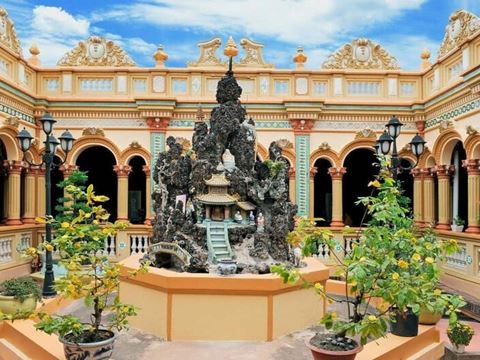 Day 8: Mekong Delta: Vinh Trang Pagoda, Unicorn Island and a sampan on Thoi Son Canal
