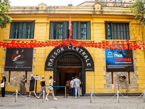 Day 3: Hanoi by hop-on bus, Hoa Lo Prison, a street food walk and Train Street