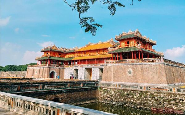 Affordable Vietnam Tour 11 Days: Hanoi, Hue, Hoi An and Saigon