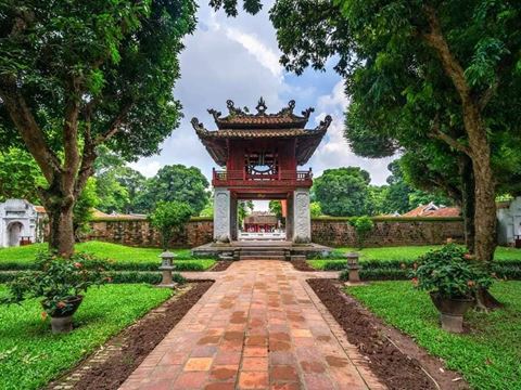 Day 6: Hanoi's landmarks: Tran Quoc Pagoda, the Ho Chi Minh complex, the Temple of Literature and Hoa Lo