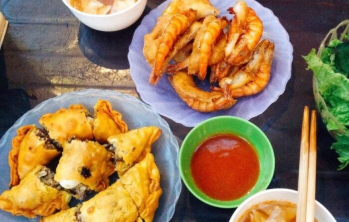 Ola Real Locals Explore Hanoi – Full-day tour - Image 5