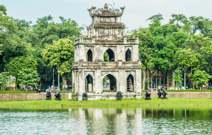 Ola Real Locals Explore Hanoi – Full-day tour - Image 4