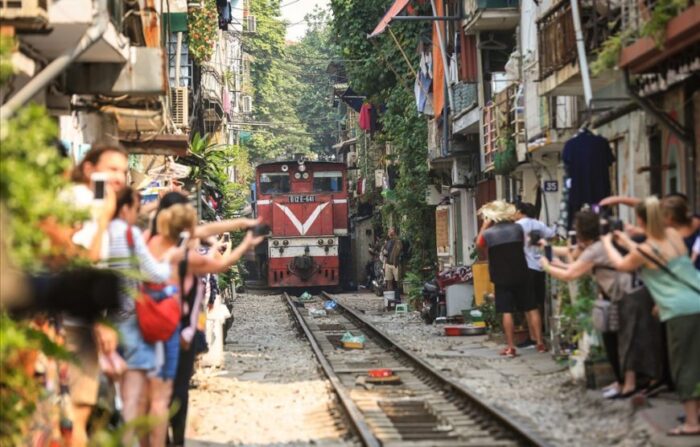 Ola Real Locals Explore Hanoi – Full-day tour - Image 6